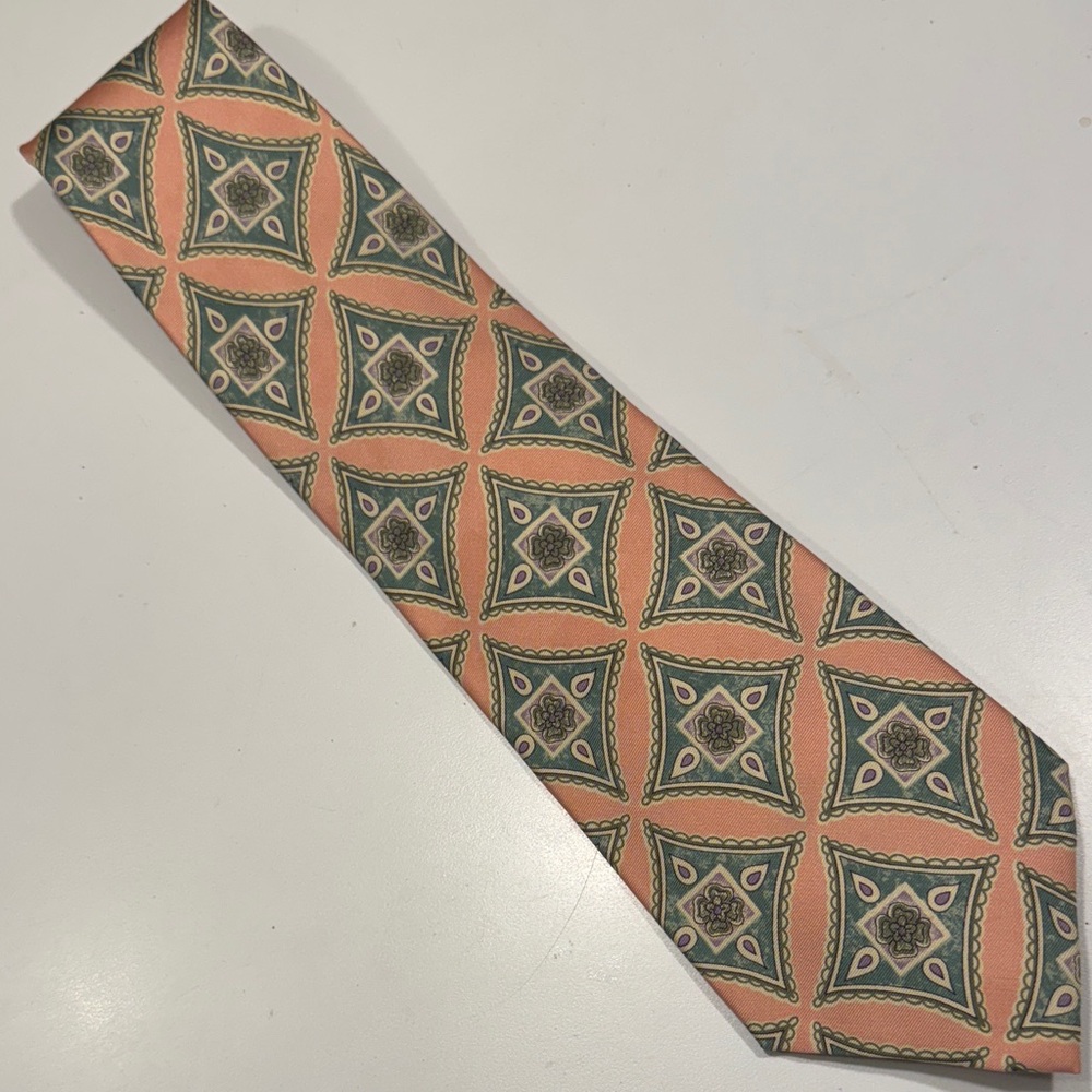 Ralph Lauren 100% silk tie. EUC.